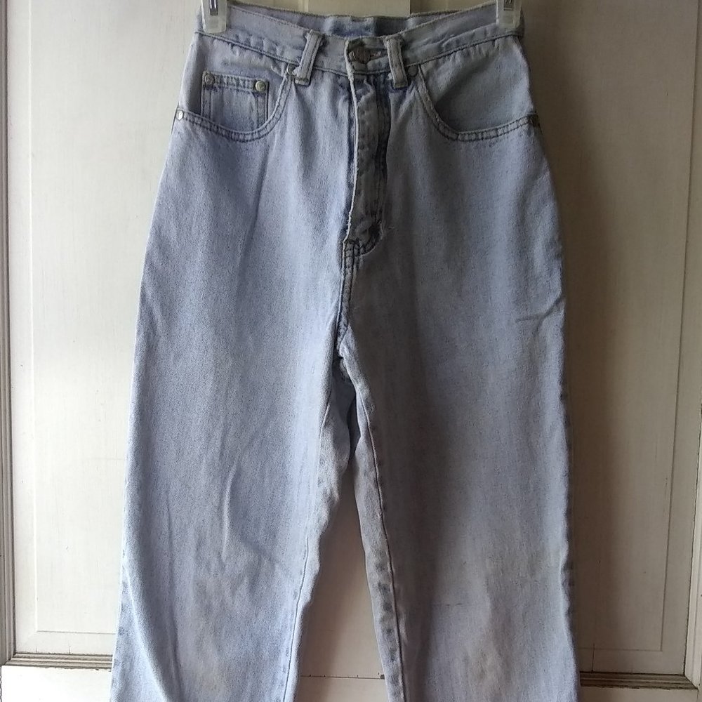 Vintage No-Stretch Light Wash Mom Jeans